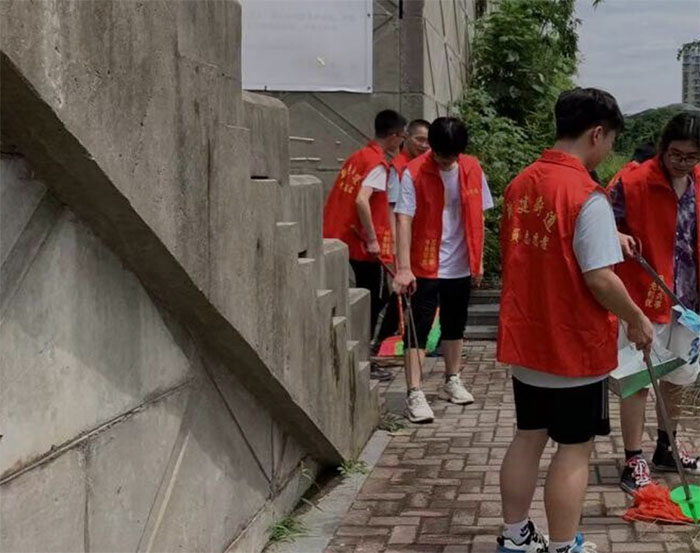 共創(chuàng)衛(wèi)生環(huán)境，搞好河道管護