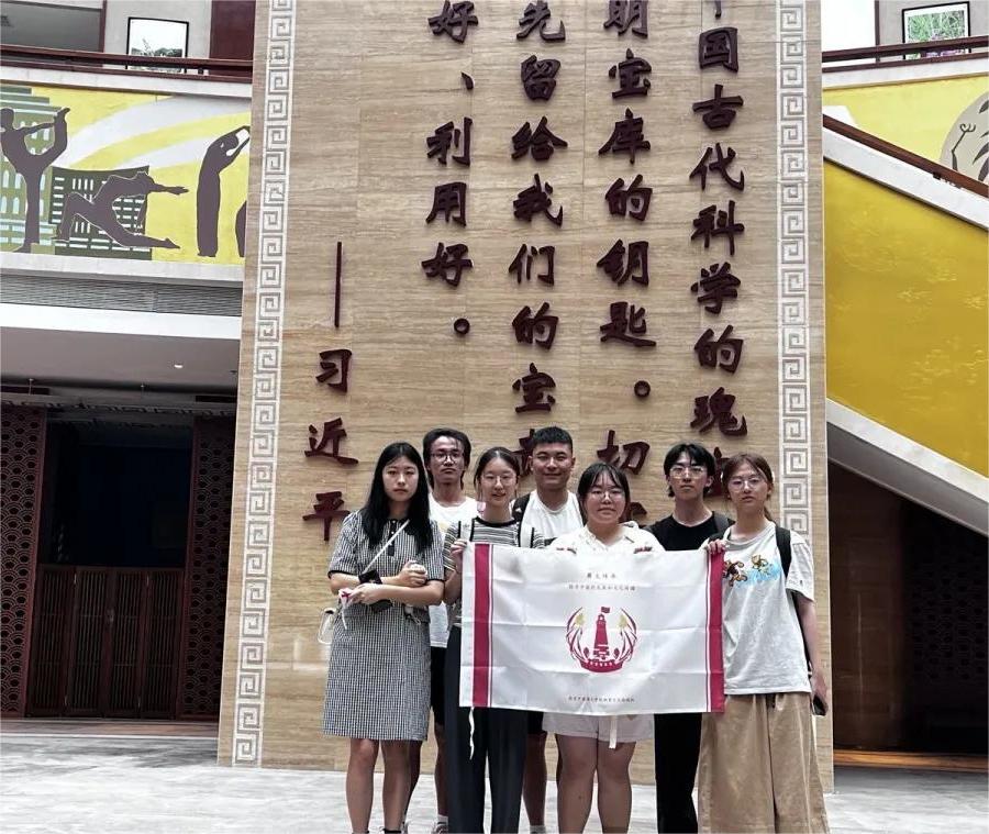 【?薪火傳承?——?探尋中醫(yī)藥發(fā)展和文化傳播?】“?民族醫(yī)藥異彩紛呈?，?學習經驗展望未來?”薪火實踐團蜀地醫(yī)道尋根隊探尋成都中醫(yī)藥大學博物館