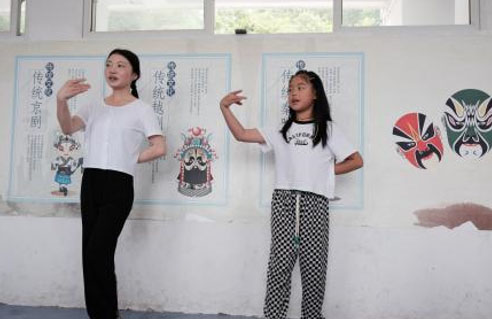 “喻夢同行 筑夢未來”志愿服務隊聯合紅巖寺民族小學讓中華傳統(tǒng)文化走進課堂