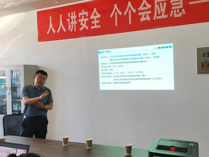 觀泥痕感生態(tài)足跡，聽講解悟治理不易丨長安大學(xué)赴內(nèi)蒙“荒漠生態(tài)修復(fù)”暑期社會(huì)實(shí)踐活動(dòng)