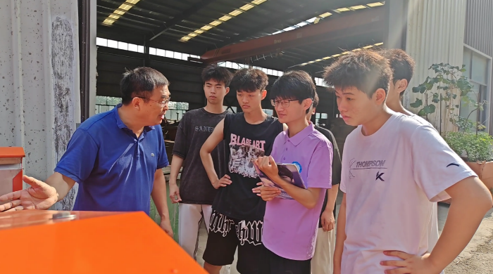 躋身農(nóng)機第一線，喜看農(nóng)業(yè)新氣象----煙臺大學機電學院“荷”芯力實踐隊進工廠實地調(diào)研
