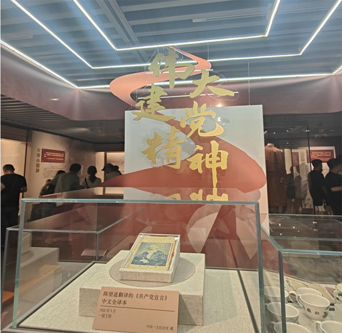 南通理工學(xué)院海安校區(qū)商學(xué)院尋紅色記憶，筑青春之夢(mèng)