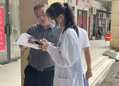安徽中醫(yī)藥大學學子三下鄉(xiāng)：炎炎夏日義診行，濃濃真情潤人心