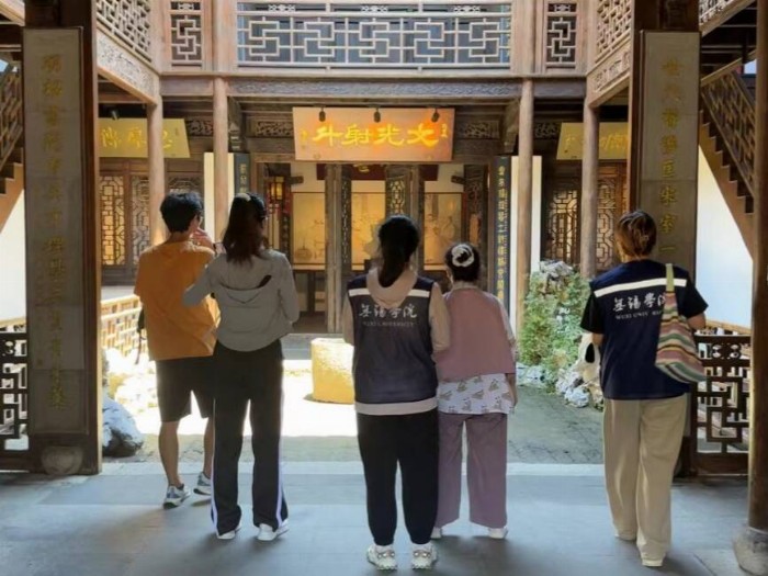 沿江河行舟，覽水鄉(xiāng)風華