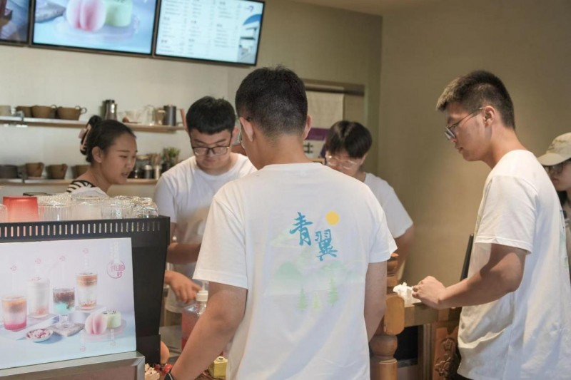 咖啡引桃香，桃香漾咖啡——“青翼乘云，榮耀沙洲”團隊助力延伸鳳凰水蜜桃產(chǎn)業(yè)鏈