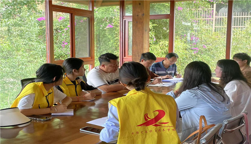 云上景邁探新路：電商織網(wǎng)+推普潤心，繪制鄉(xiāng)村振興的斑斕畫卷