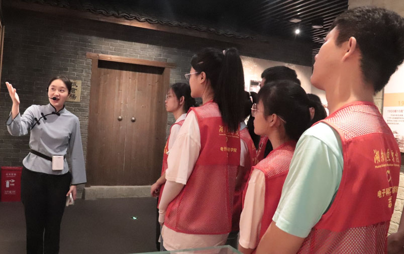 湖南信息學(xué)院三下鄉(xiāng)：驕楊青春輕騎兵，開展黨史學(xué)習(xí)教育
