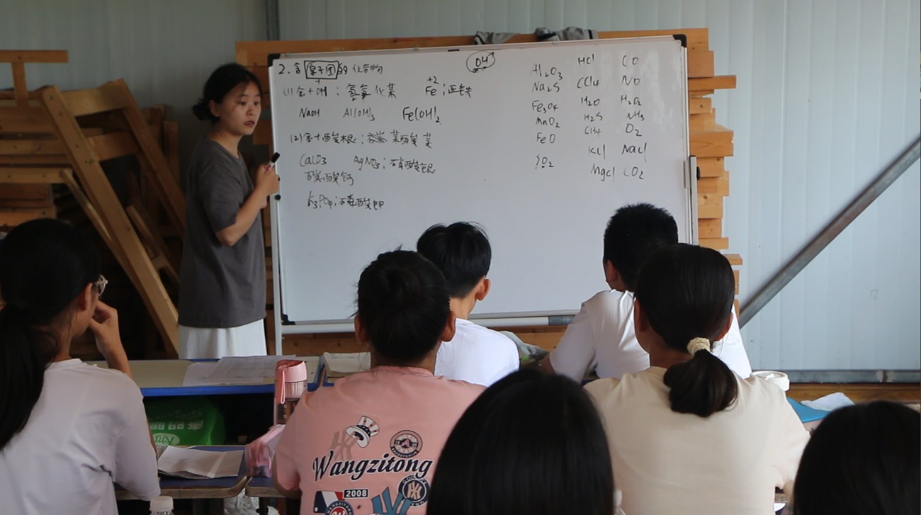 知識(shí)傳遞情相隨，心靈啟迪夢(mèng)飛揚(yáng)