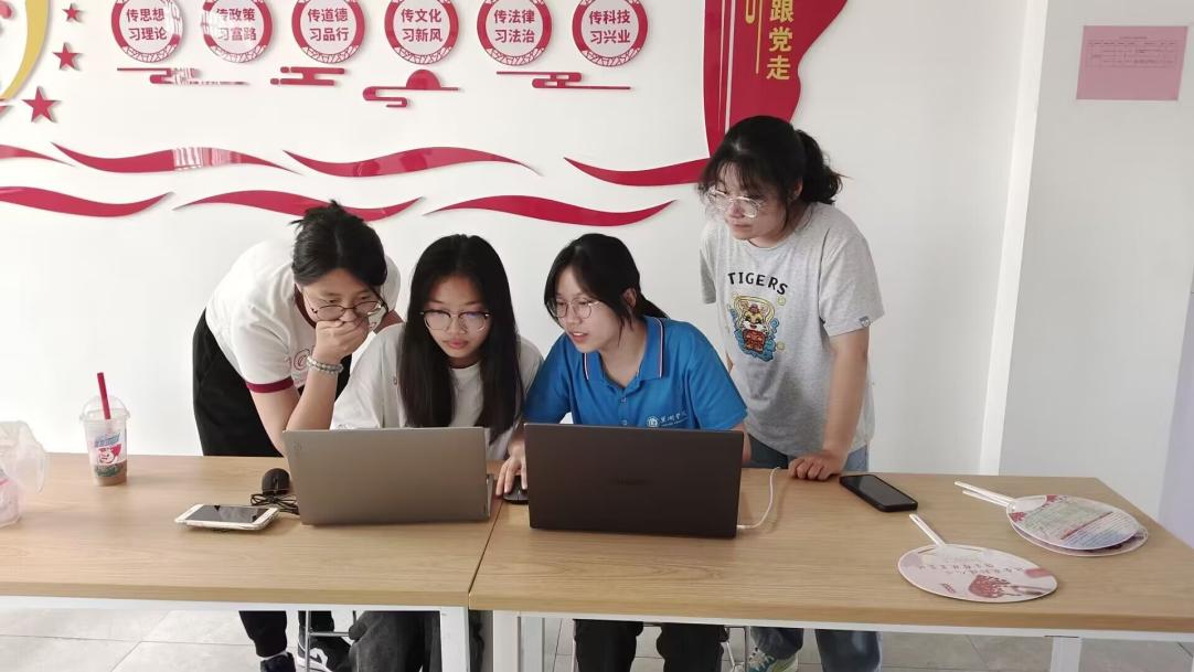 巢湖學院數(shù)學與大數(shù)據(jù)學院赴同大鎮(zhèn)“一老一小”教育關(guān)愛服務(wù)團前往廬江縣同大鎮(zhèn)社會工作服務(wù)中心參與繪制社區(qū)便民通訊錄