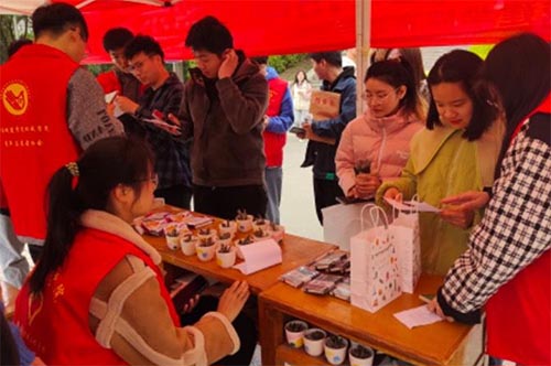 保護(hù)環(huán)境山河美，持續(xù)發(fā)展家園興