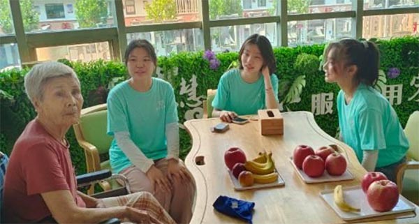 學(xué)習(xí)弘揚(yáng)焦裕祿精神暑期社會實(shí)踐隊開展“粽香端午節(jié)，情暖系夕陽”