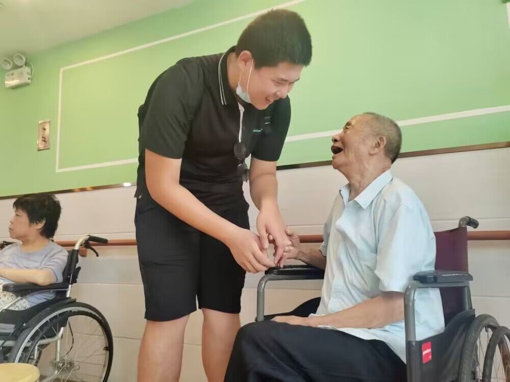 青春建功，實踐鑄魂 |  弘揚敬老美德，建設愛老風尚