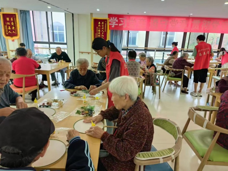 “綻放夕陽之花，簇簇人間溫情” ——安徽信息工程學(xué)院管理工程學(xué)院實踐團