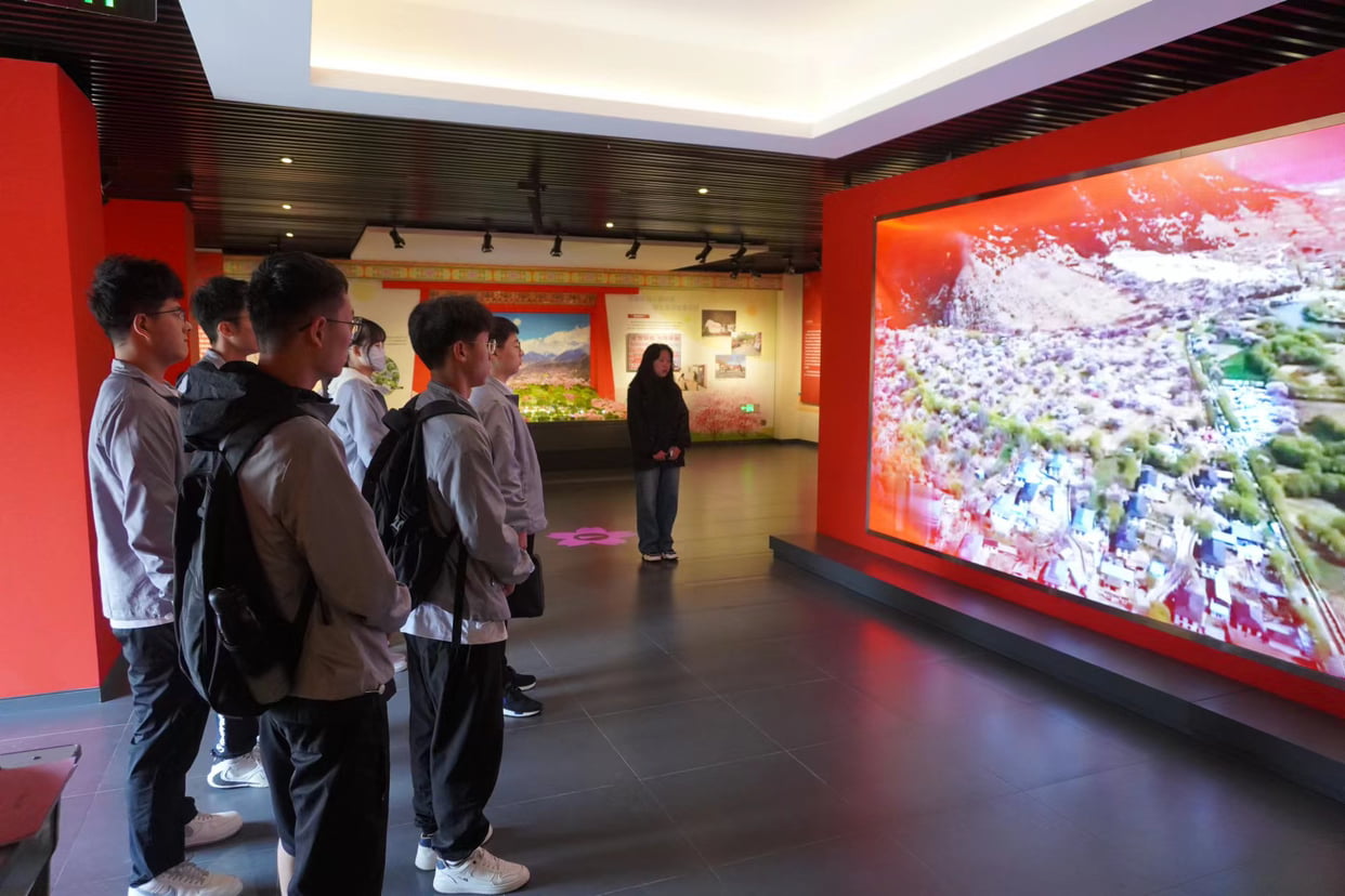嘎拉村紅色研學主題教育展覽館開館，河南工業(yè)大學團隊開