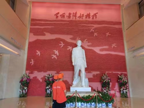 學(xué)習(xí)雷鋒精神，弘揚傳統(tǒng)美德