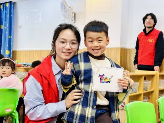 湖文學(xué)子宣講古今相通、攜手繪畫