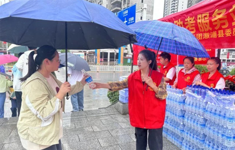 溆浦縣同心公益“愛(ài)心助考?為夢(mèng)護(hù)航”志愿服務(wù)活動(dòng)圓
