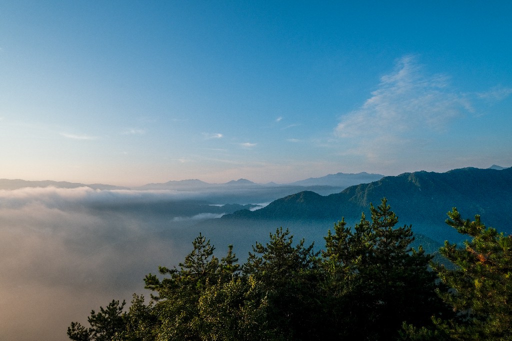 雨水無(wú)情人有情，鄉(xiāng)村振興見(jiàn)真情