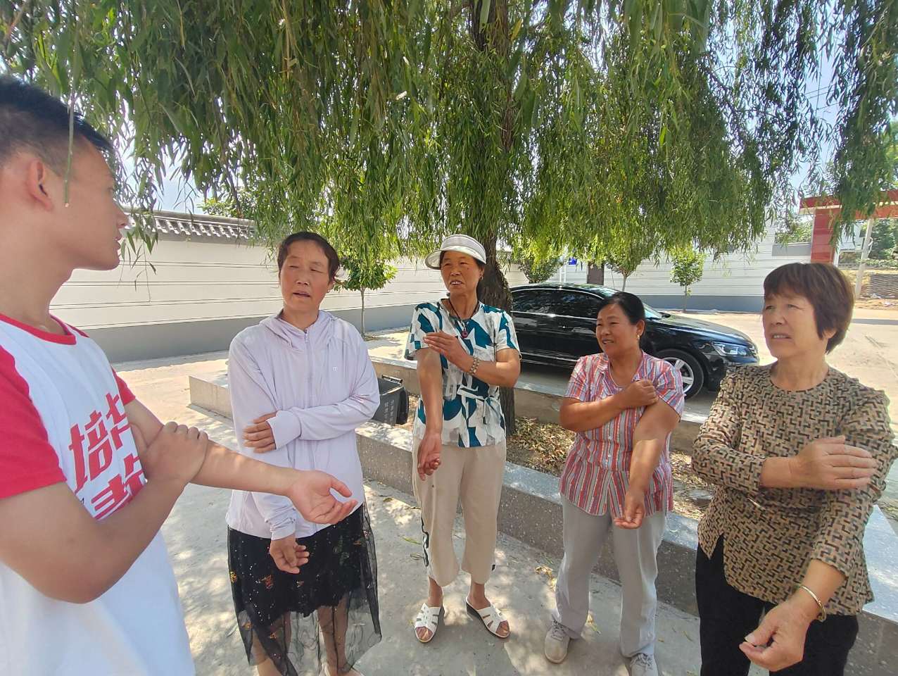 炎炎夏日義診行，濃濃真情暖人心