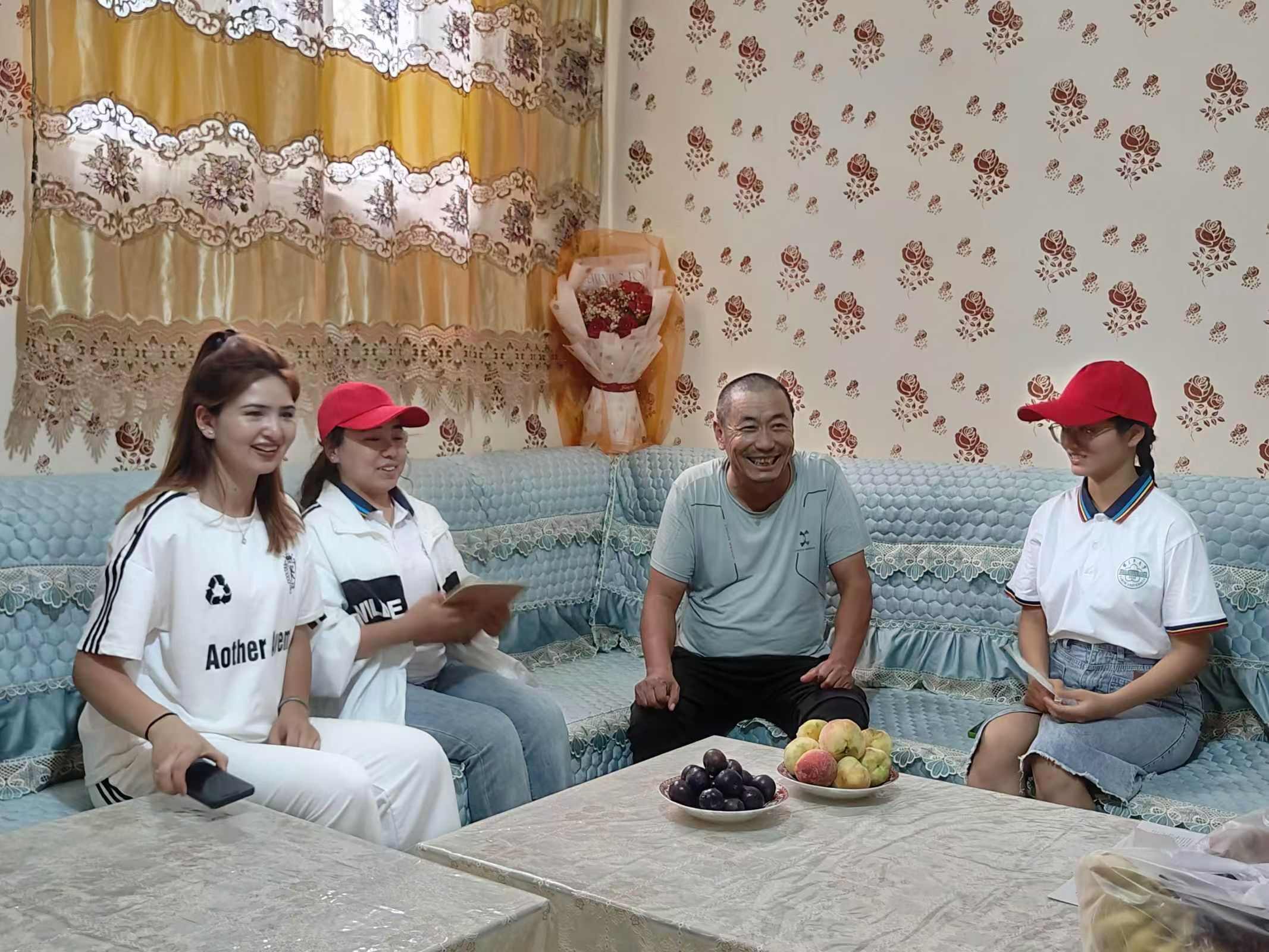 塔大學(xué)子三下鄉(xiāng)|為愛留疆，促進民族團結(jié)