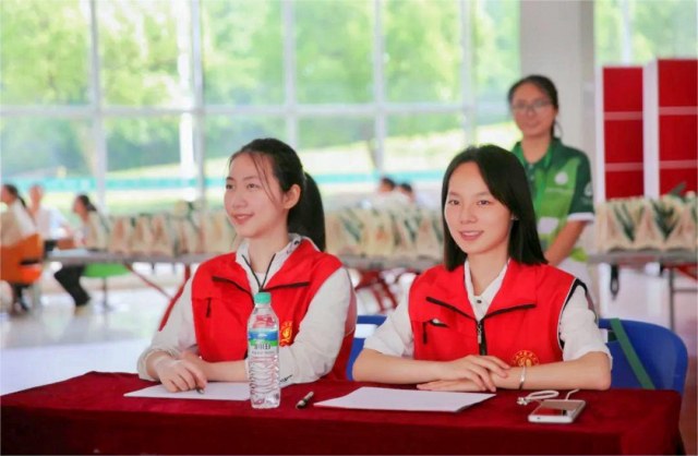 江西中醫(yī)藥大學(xué)的校慶志愿者們展青春風(fēng)采！