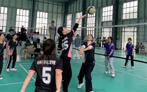 飛揚(yáng)的青春，不屈的精神